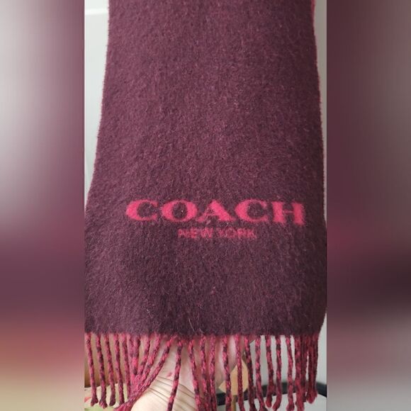 Authentic COACH 95% Wool 5% Cashmere Red & Charcoal Reversible Oblong Scarf - Picture 3 of 5